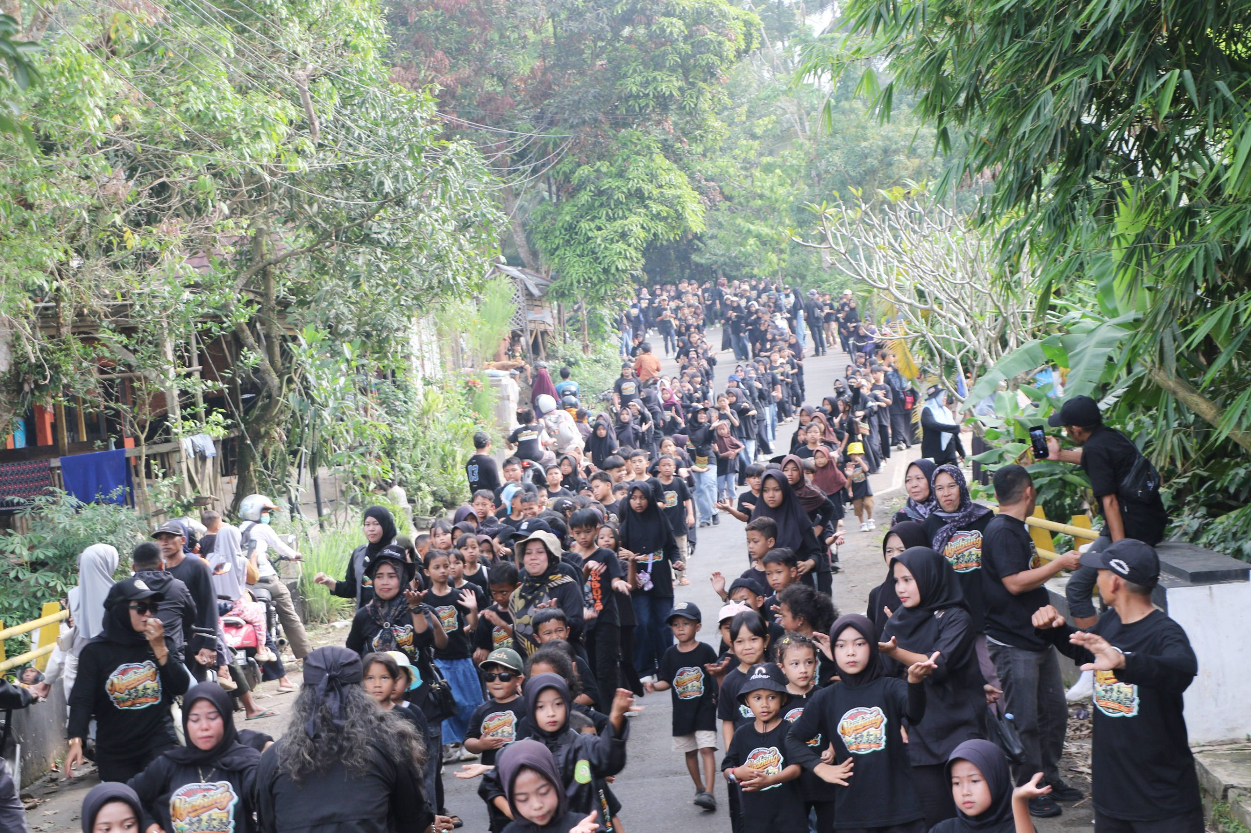 2-ribu-warga-meriahkan-gladi-festival-ciomas-ngabring-2026-puluhan-lampion-diterbangkan