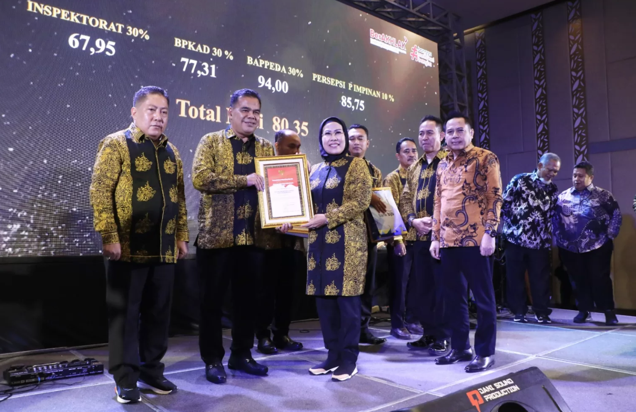 apresiasi-kinerja-opd-bupati-serang-berikan-sakip-award-2023