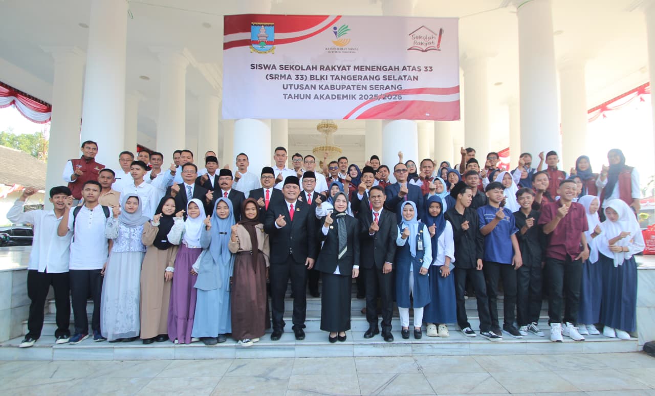 bupati-ratu-zakiyah-lepas-19-siswa-asal-kabupaten-serang-berangkat-ke-sekolah-rakyat-tangsel
