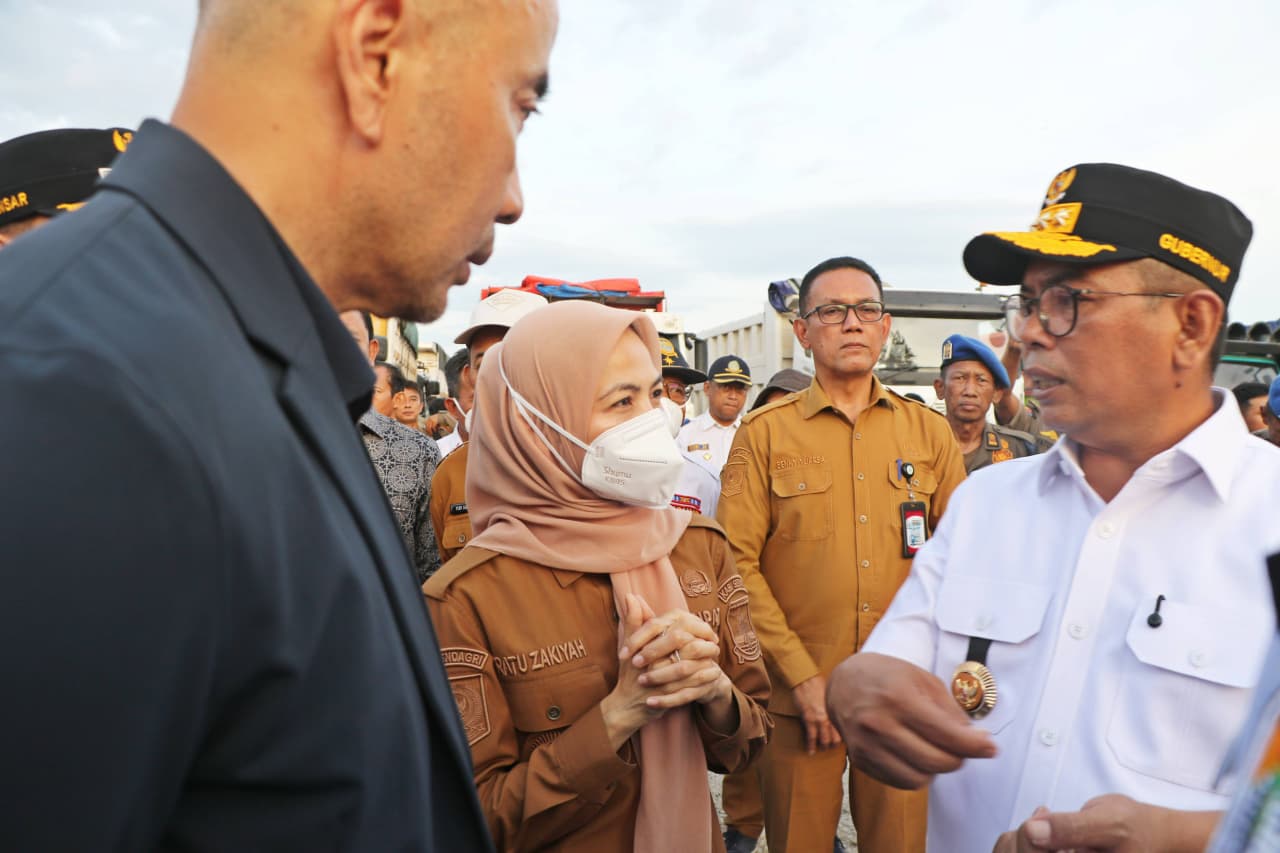 bupati-serang-ratu-zakiyah-dampingi-gubernur-dan-kapolda-sidak-truk-odol-di-bojonegara