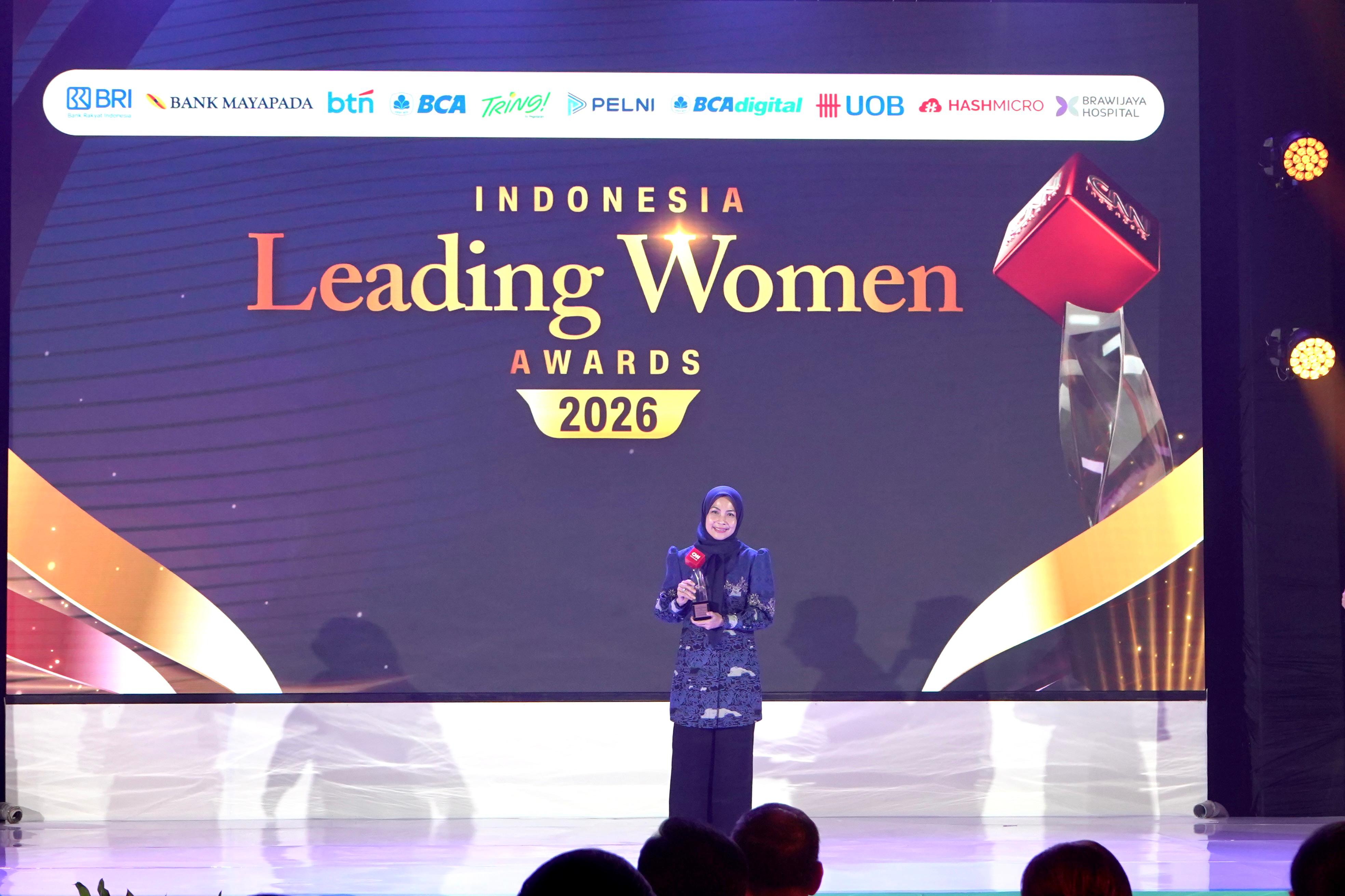 bupati-serang-ratu-zakiyah-raih-penghargaan-leading-women-bidang-percepatan-ekonomi-daerah