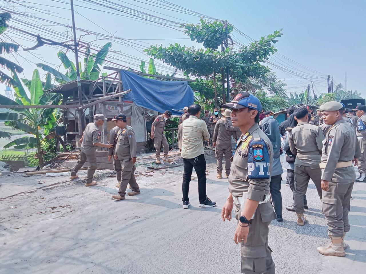 ditenggat-waktu-4-hari-satpol-pp-bakal-bongkar-sisa-bangunan-liar-di-kibin