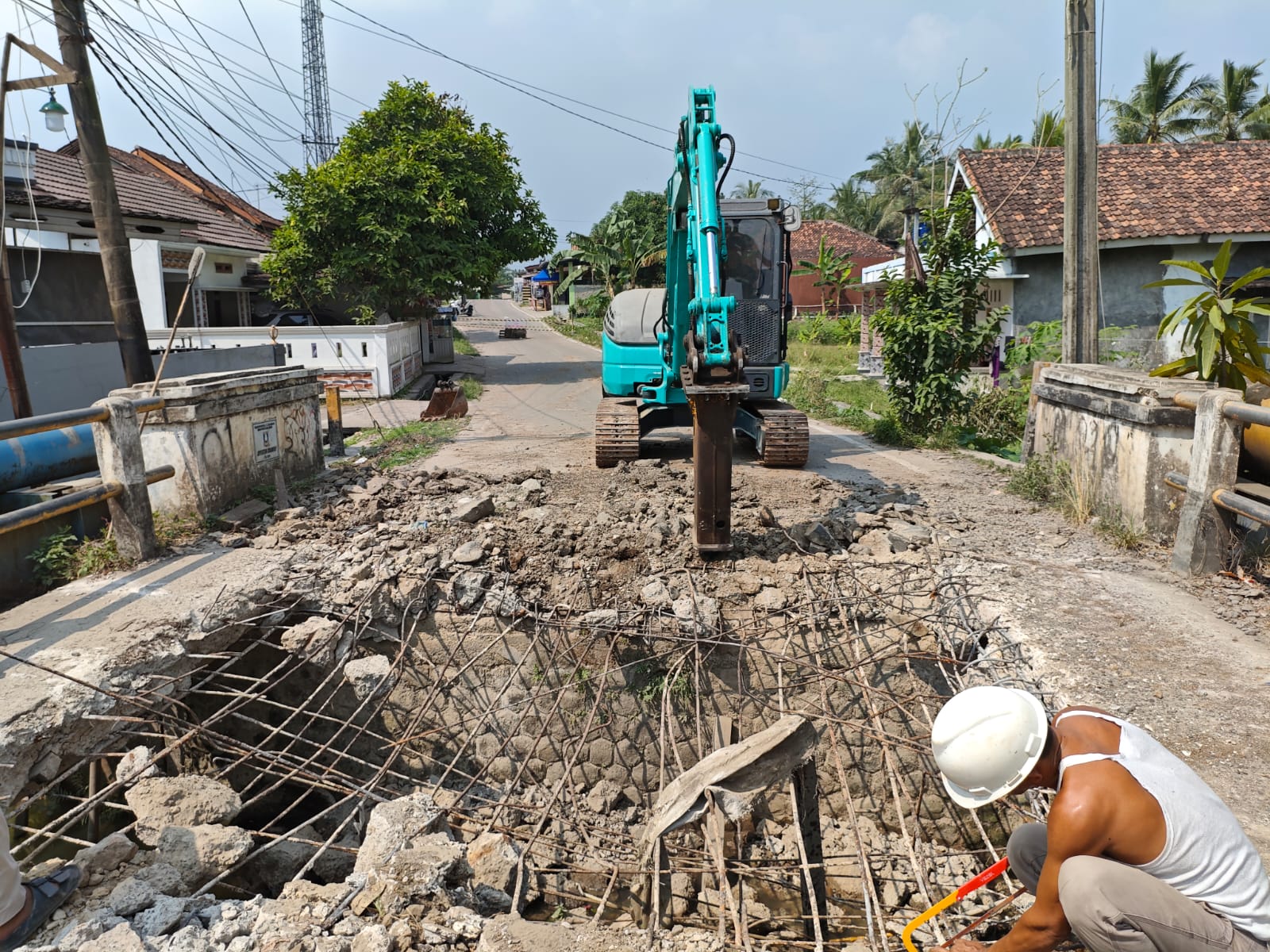 ditinjau-najib-hamas-jembatan-cikambuy-bandung-akhirnya-diperbaiki