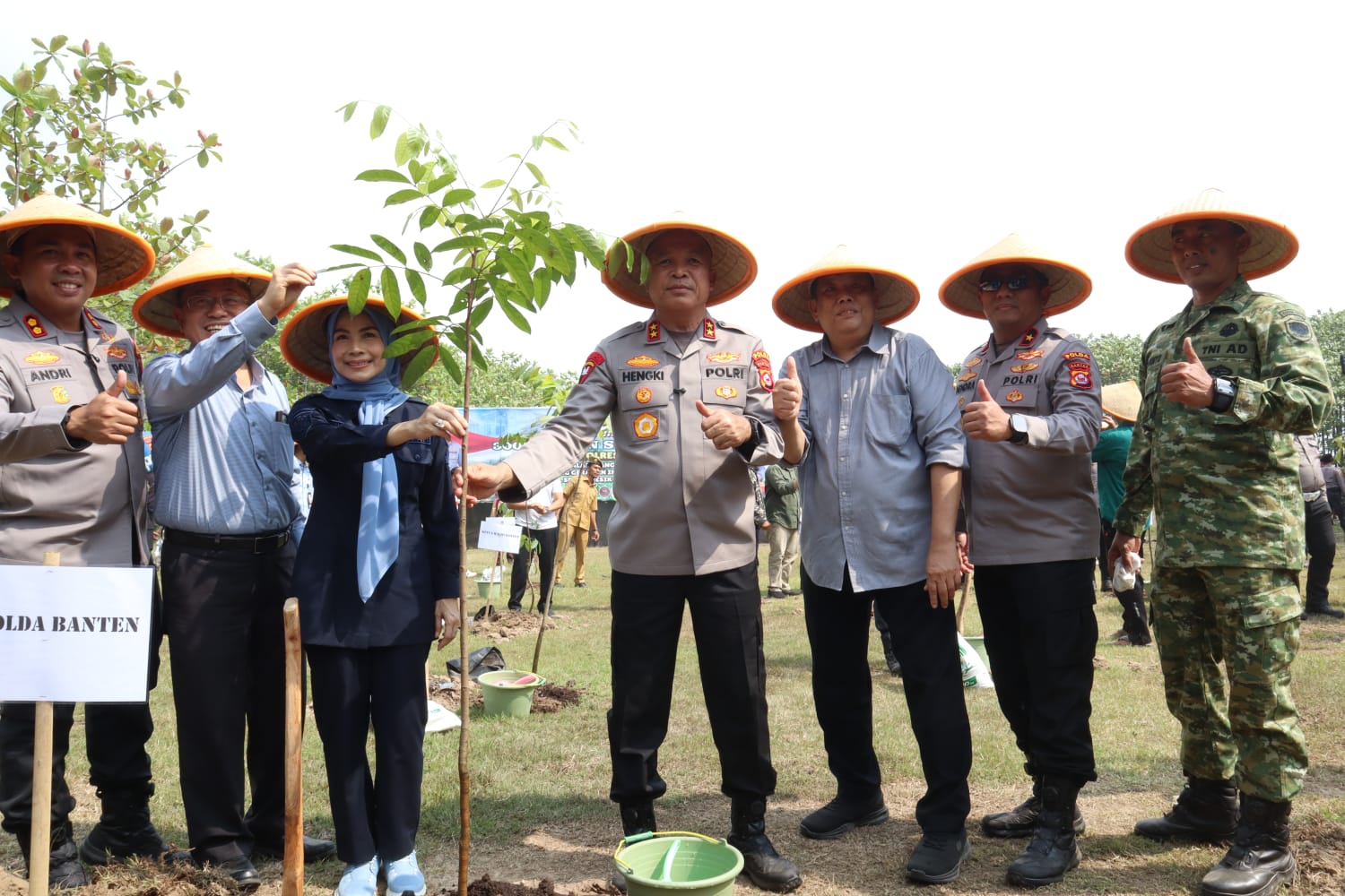 gerakan-indonesia-asri-kapolda-banten-dan-bupati-serang-tanam-3000-pohon