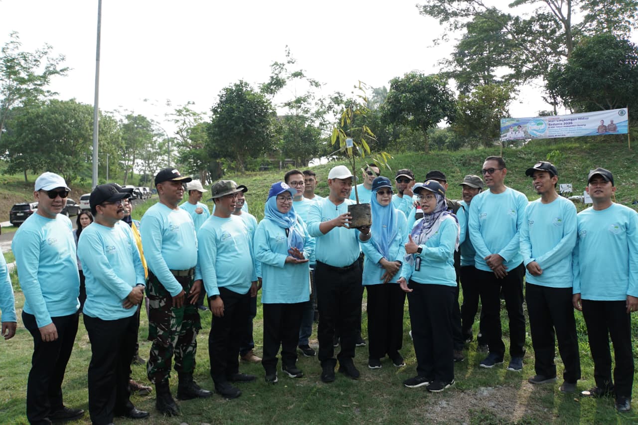 jaga-iklim-sehat-pemkab-serang-tanam-500-pohon-di-area-bendungan-sindangheula