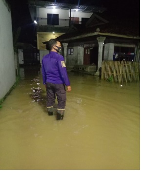 kejadian-banjir-di-kecamatan-jawilan