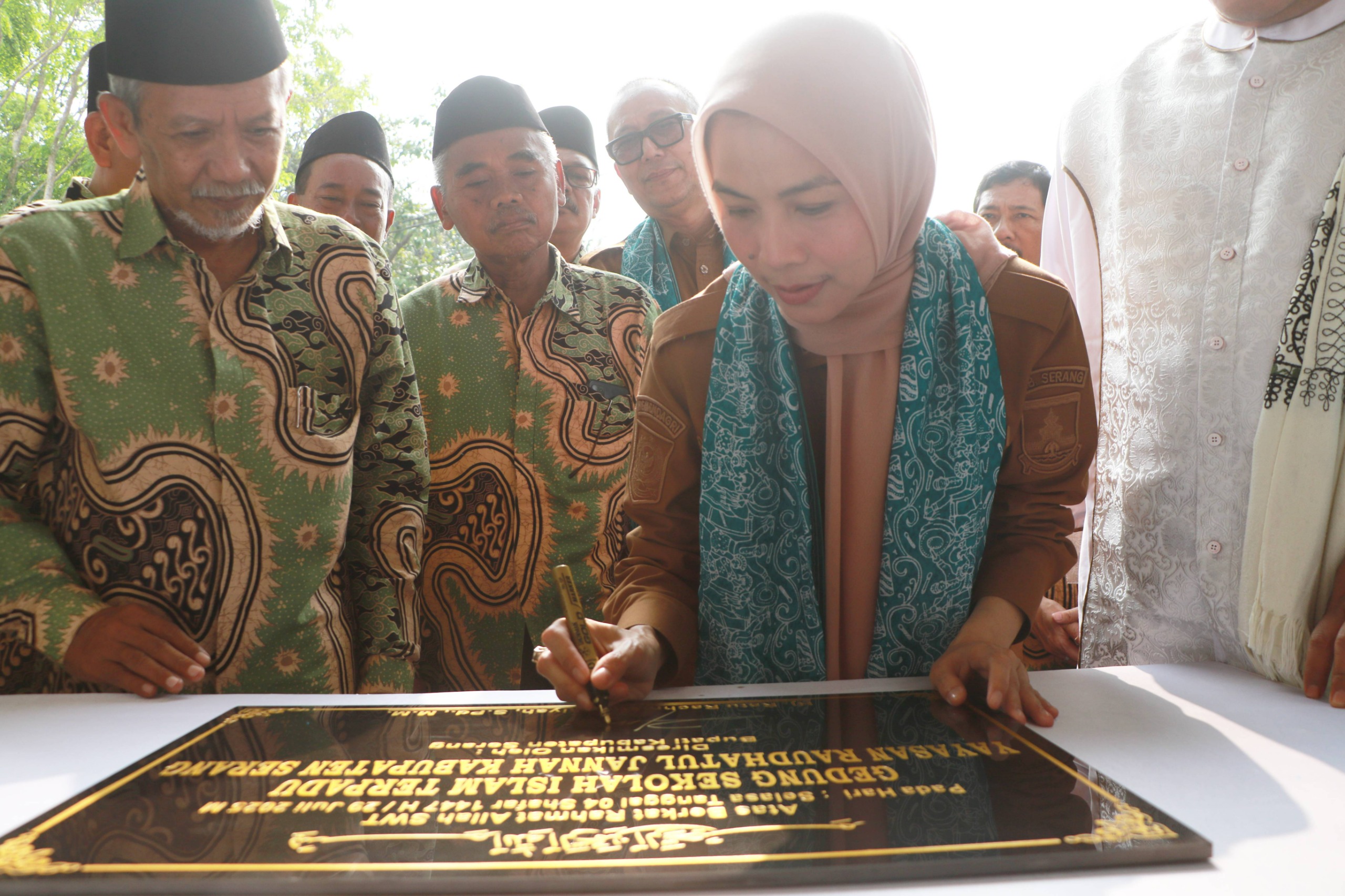 komitmen-majukan-pendidikan-bupati-serang-ratu-zakiyah-resmikan-gedung-sdit-smpit-raudhatul-jannah