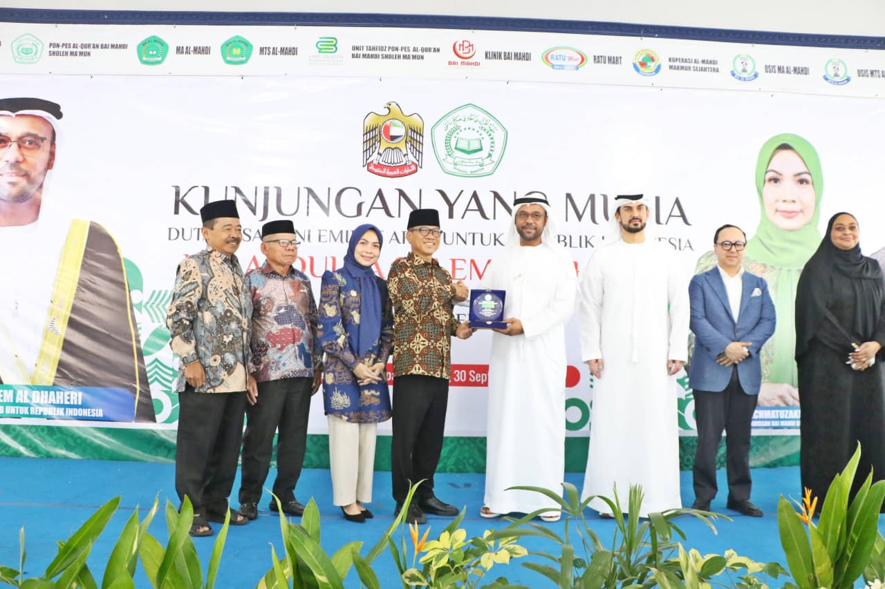 kunjungi-ponpes-bai-mahdi-duta-besar-uea-abdulla-salem-siap-majukan-pesantren