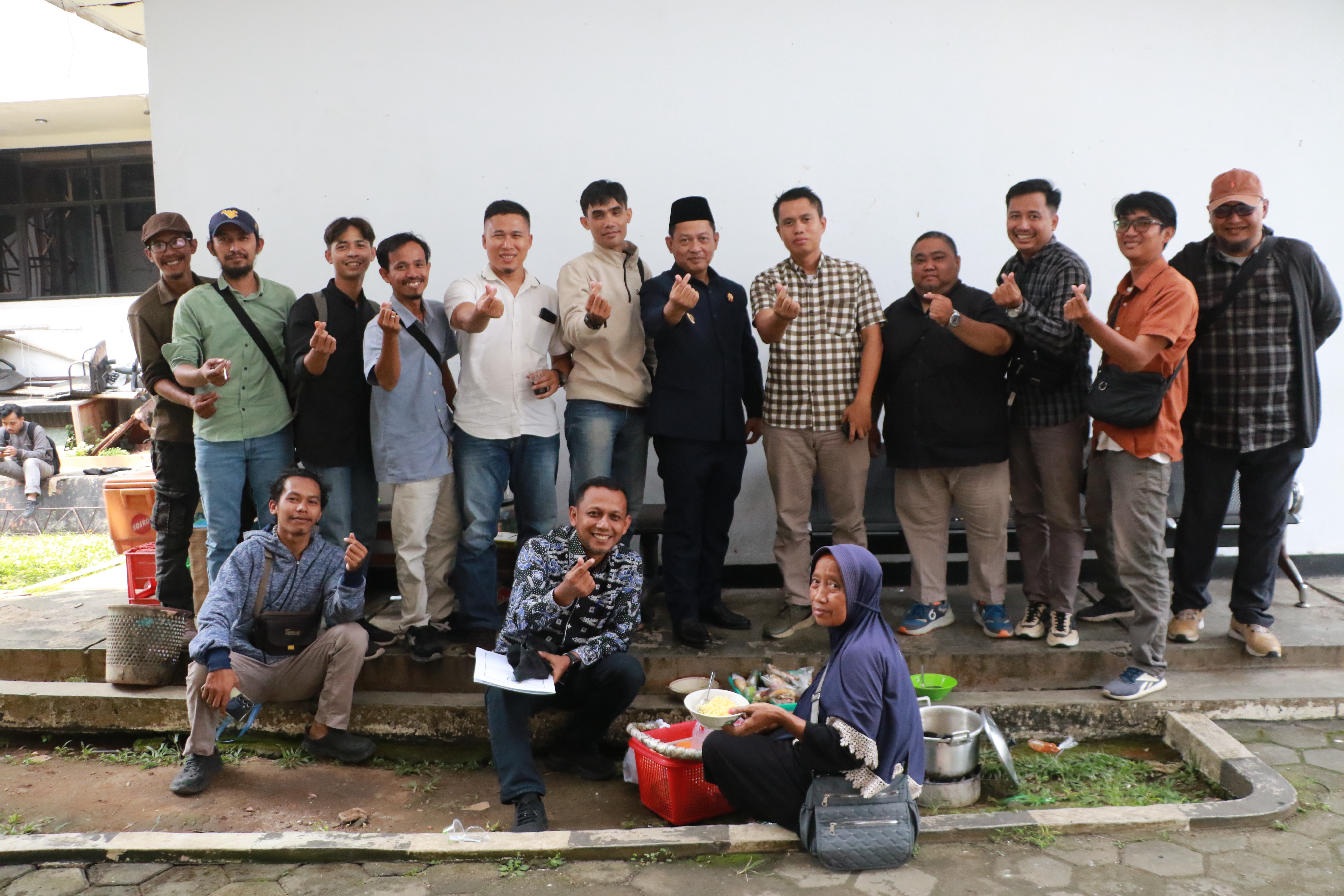 Napak Tilas, Wabup Serang Najib Hamas Makan Bakso dan Ngopi Bersama Wartawan