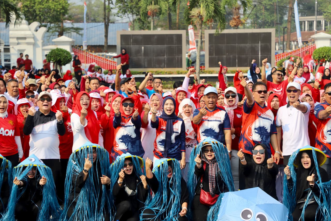 perkuat-persaudaraan-bupati-serang-ratu-zakiyah-ramaikan-perlombaan-hut-ke-81-ri