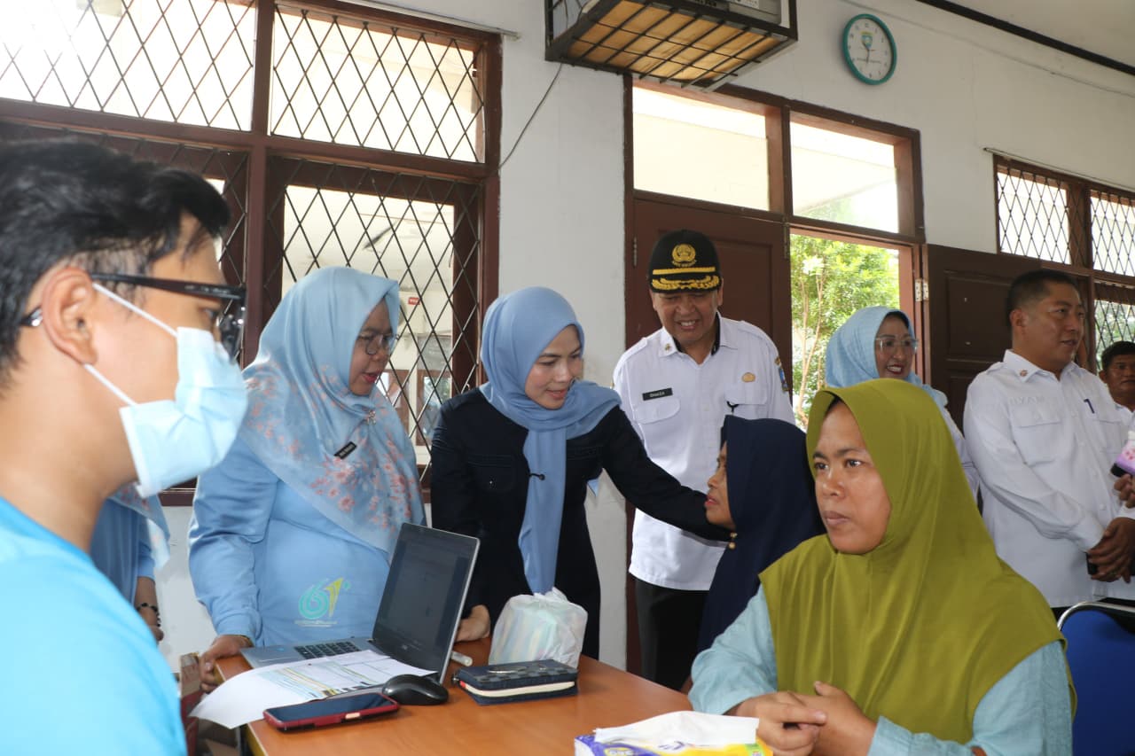 satu-tahun-zakiyah-najib-717147-warga-kurang-mampu-difasilitasi-jaminan-kesehatan-559770-warga-terlayani-ckg