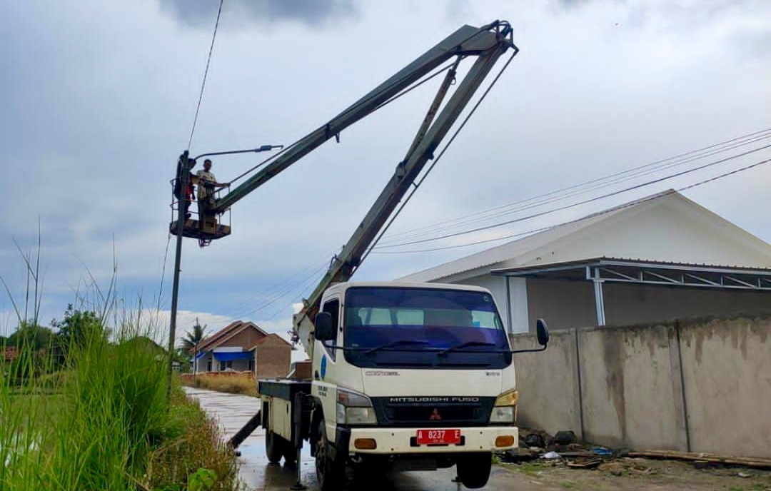 satu-tahun-zakiyah-najib-program-optimalisasi-terang-jalan-sentuh-20-kecamatan-555-unit-pju-baru-dipasang