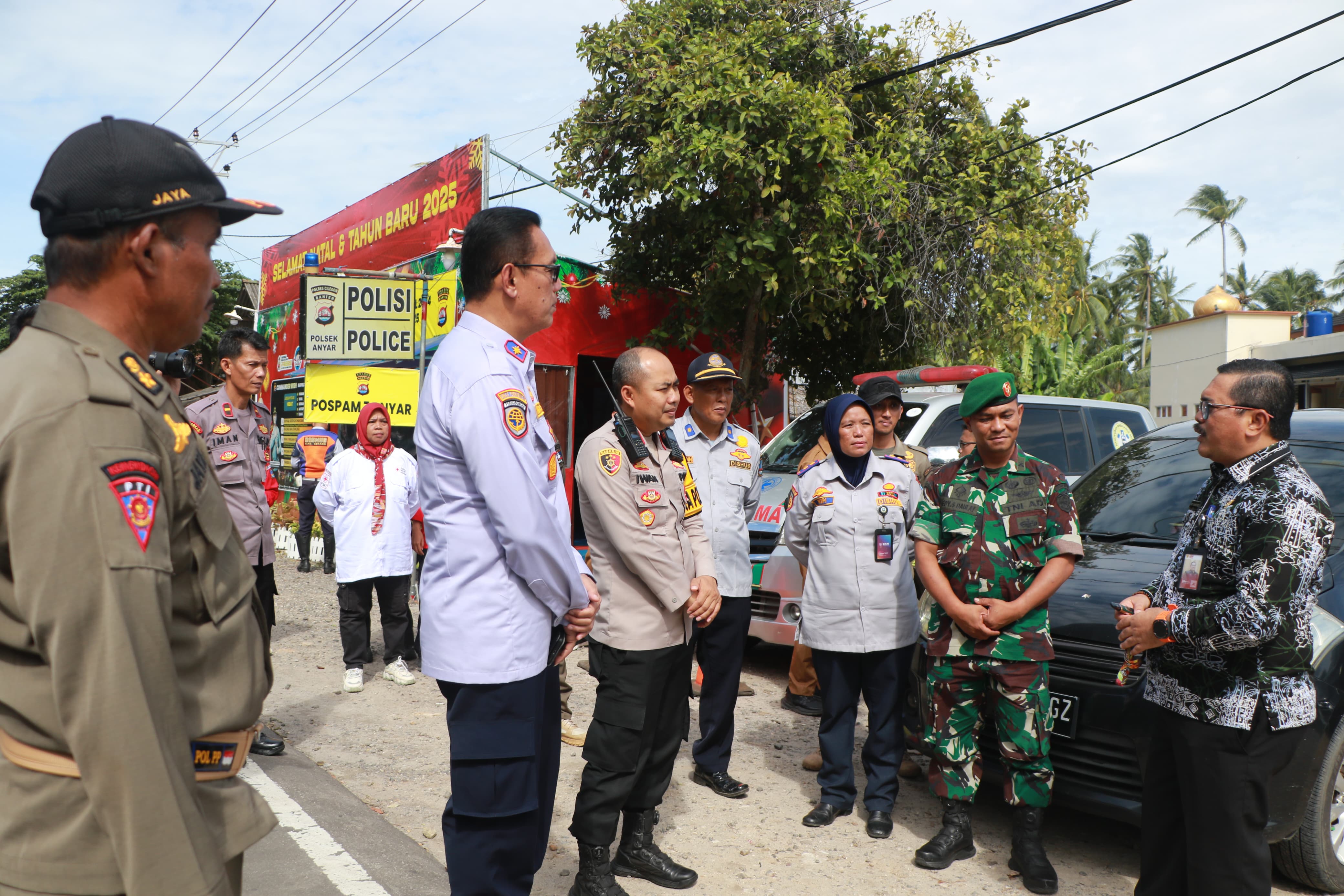 sekda-ajak-wisatawan-nikmati-suasana-destinasi-wisata-pantai-anyer-cinangka