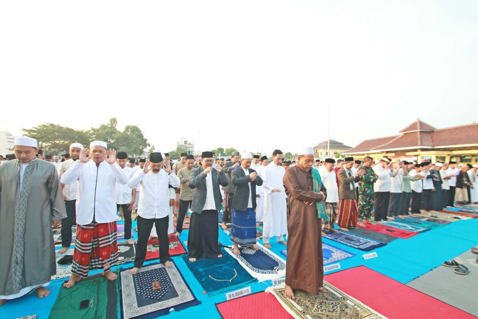 sholat-idul-adha-di-alun-alun-kramatwatu-najib-hamas-ajak-tingkatkan-kepedulian-terhadap-sesama