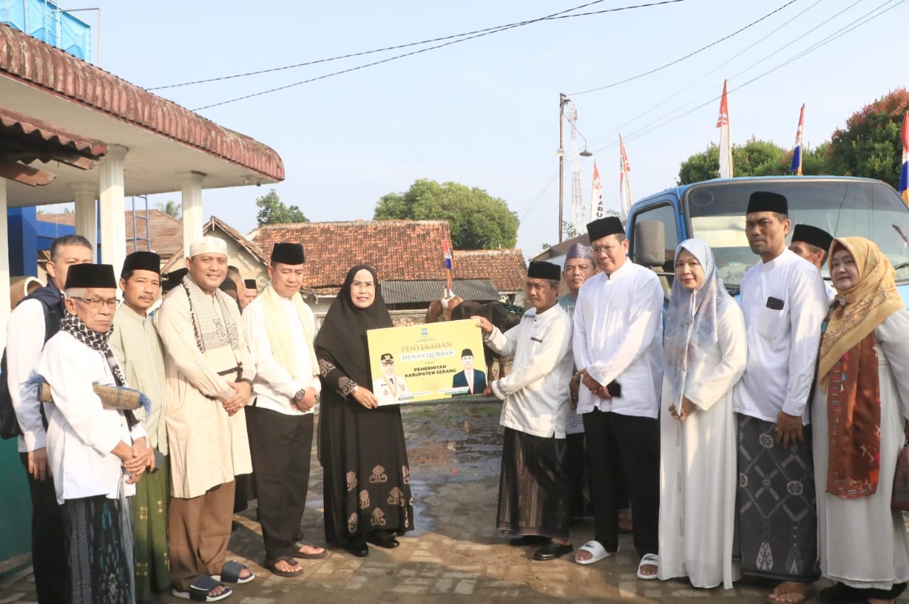 sholat-ied-di-masjid-baitussalam-pabuaran-bupati-serang-salurkan-hewan-qurban