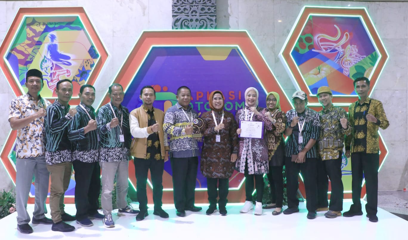 stand-kabupaten-serang-juara-kategori-komunikatif-di-apkasi-otonomi-expo-2024