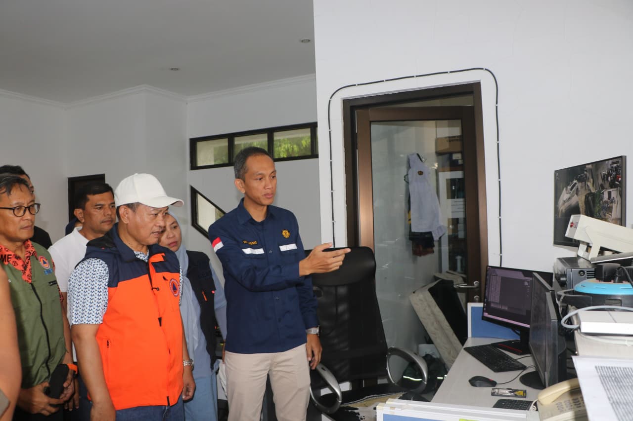 status-gak-siaga-wabup-serang-pastikan-pantai-anyer-cinangka-aman-dan-nyaman