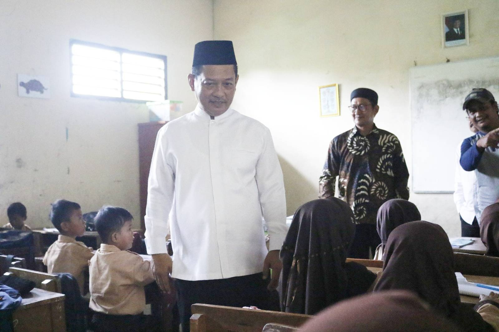 wabup-serang-najib-hamas-kunjungi-sdn-kalong-pasca-viral-di-medsos